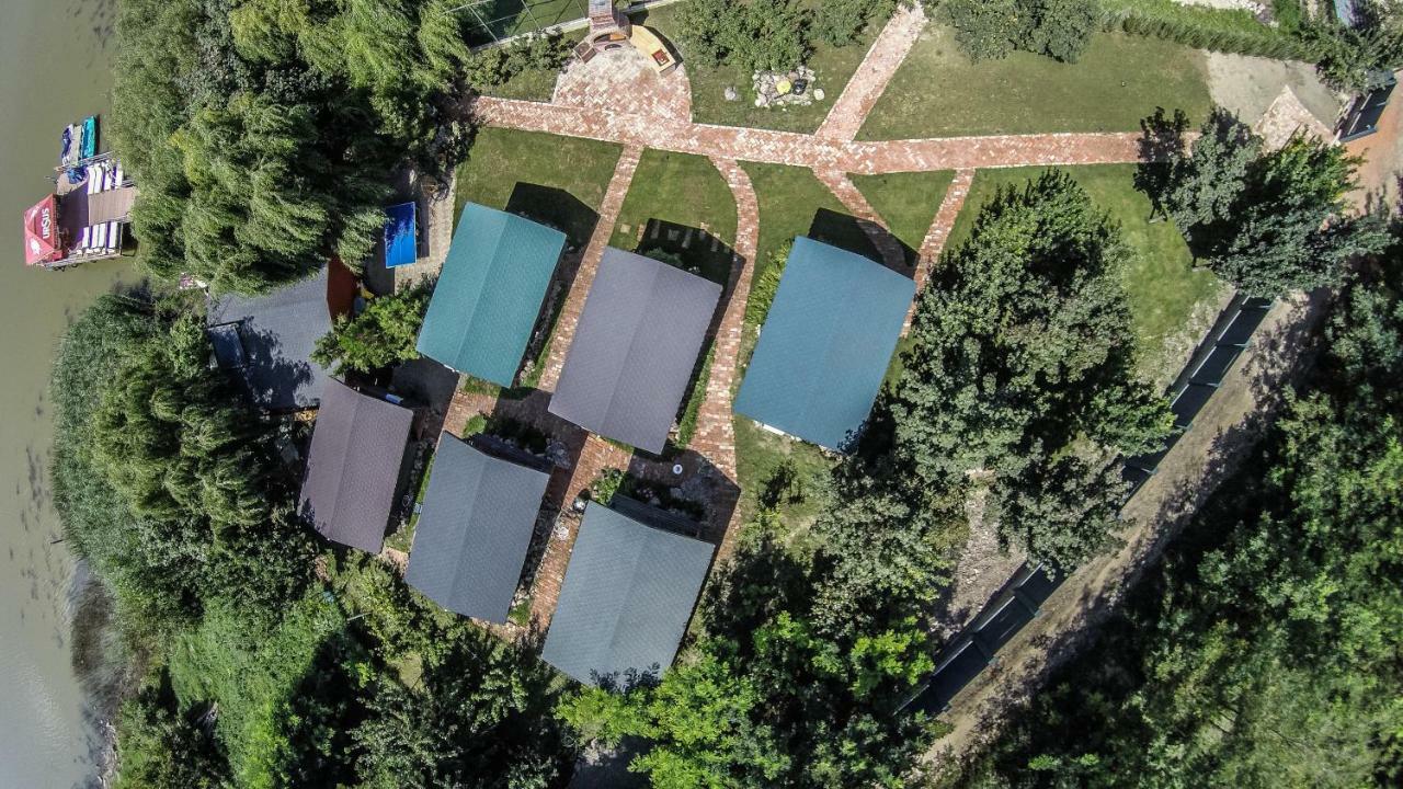 Enpi Lake Resort Jászvásár Kültér fotó