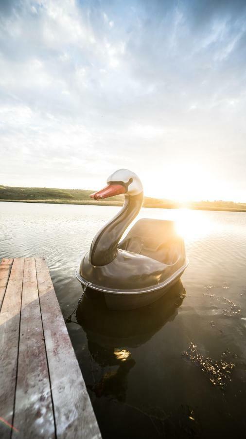 Enpi Lake Resort Jászvásár Kültér fotó