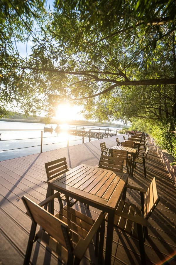 Enpi Lake Resort Jászvásár Kültér fotó